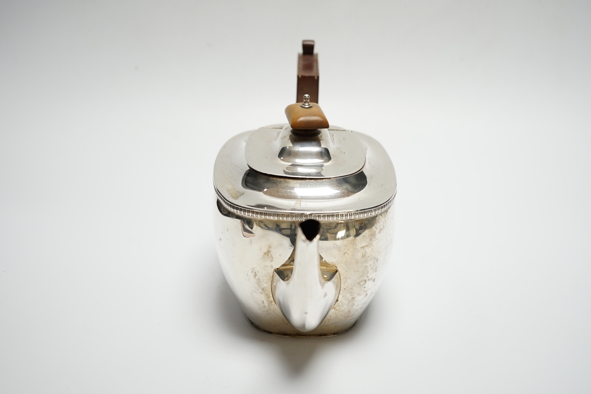 A George V silver teapot, S. Blanckensee & Sons Ltd, Chester, 1929, gross weight 18.2oz.